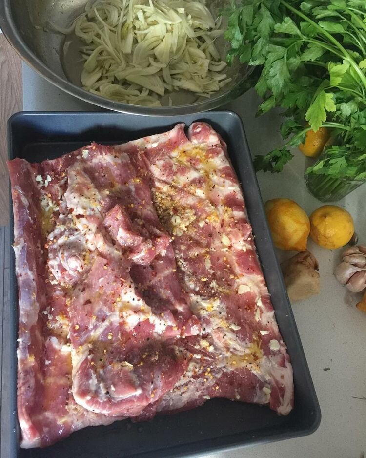 Para acompañar la porchetta, las mejores opciones son las ensaladas de todo tipo