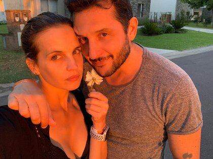 Sabrina Garciarena Espera Su Tercer Hijo Con German Paoloski Estamos Felices Infobae Erick farjeat de 41 años, papá de la hija de sabrina sabrok se metió a un curso de señas para sordomudos, con el fin de comunicarse con su hija, metztli, de 6 años, quien tiene problemas de habla. sabrina garciarena espera su tercer