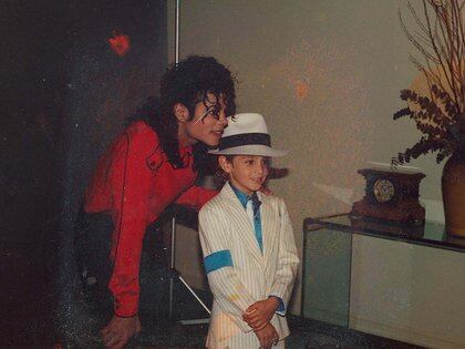 Michael Jackson con Wade Robson en una escena de "Leaving Neverland"
