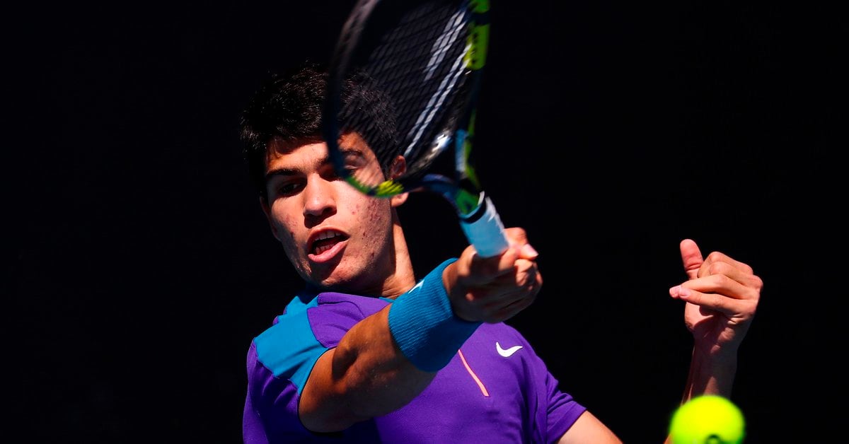 Alcaraz debuts with victory in his first Grand Slam