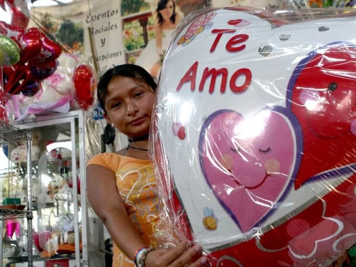 Caja con Rosas y globos para San Valentin - Tienda de Regalos El Salvador