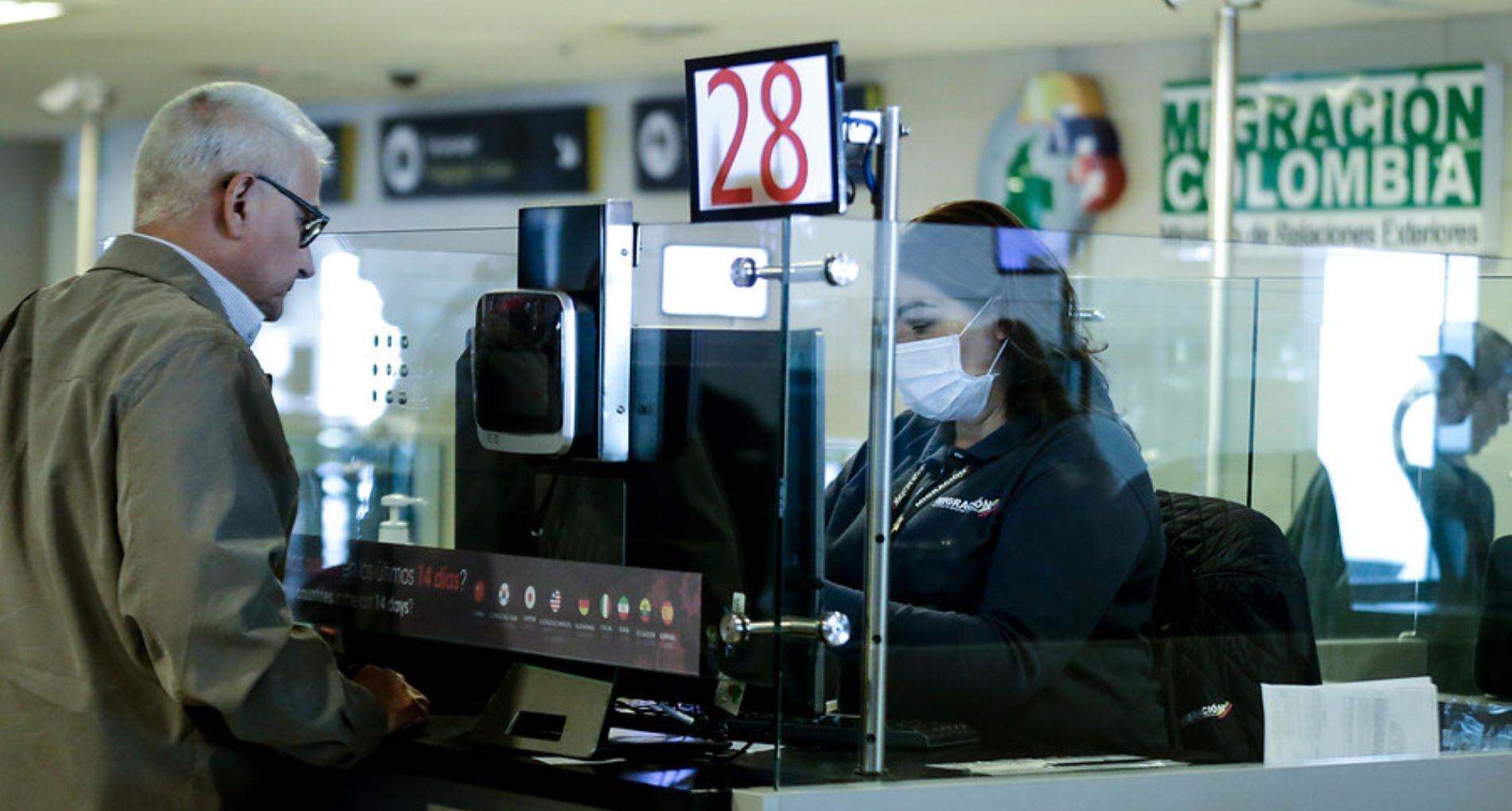 migratorios en el aeropuerto