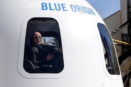 Bezos dentro de una cápsula de Blue Origin. Foto: REUTERS/Isaiah J. Downing