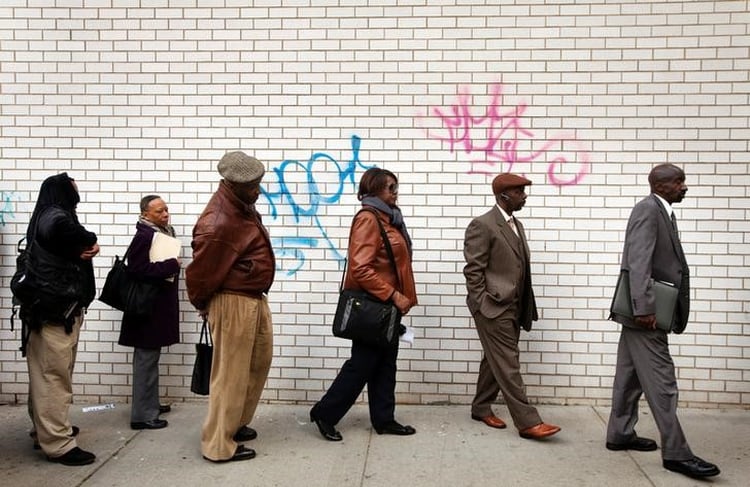 El gobierno estadounidense aumentará en 600 dólares cada seguro de desempleo hasta que termine la emergencia sanitaria por coronavirus (Fotos: Reuters/Lucas Jackson)