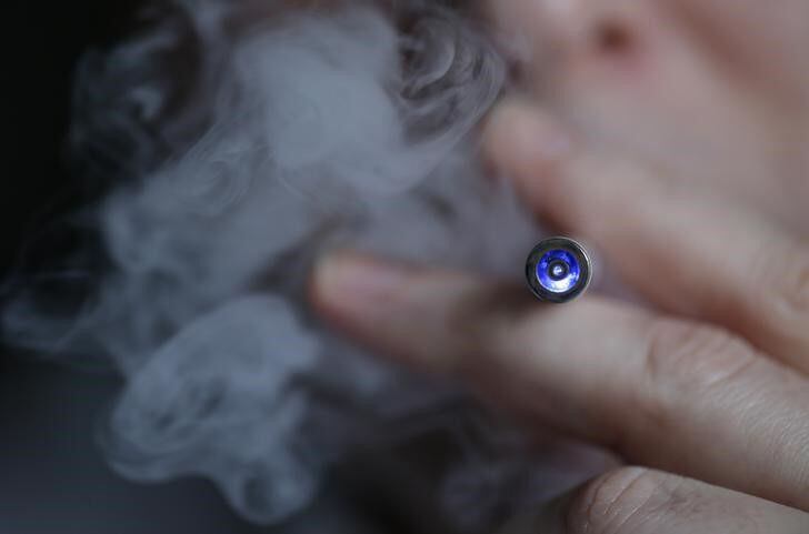 El cigarrillo electrónico sigue siendo el producto de tabaco más usado entre adolescentes (Reuters)