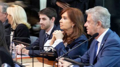 Cristina Kirchner, junto a Carlos Beraldi, el año pasado en juicio oral.