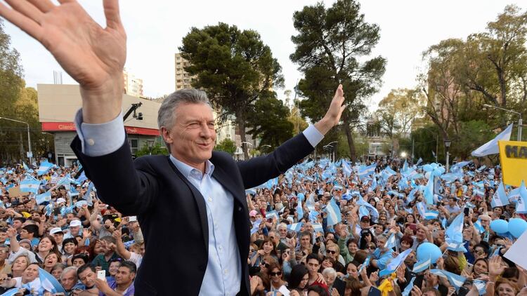 Los empresario de IAE creen que la mala praxis económica de Macri tuvo más peso que la herencia K