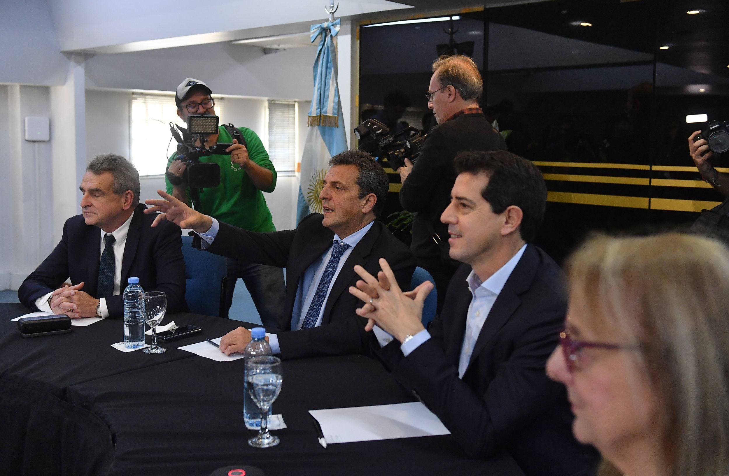 Almuerzo de trabajo con los Gobernadores en el Consejo Federal de Inversiones (CFI). Sergio Massa con el Ministro del Interior, Wado de Pedro