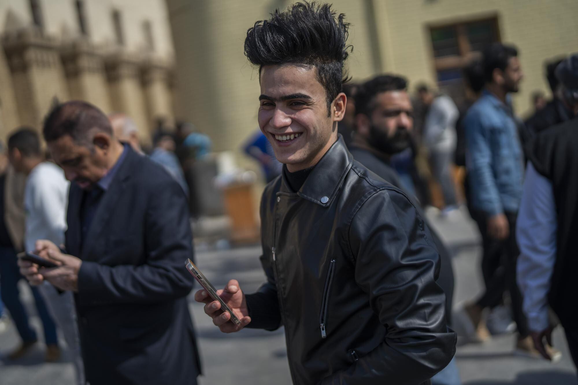 Irak, los jóvenes quieren reconstruir el país después de 20 años de la invasión estadounidense.