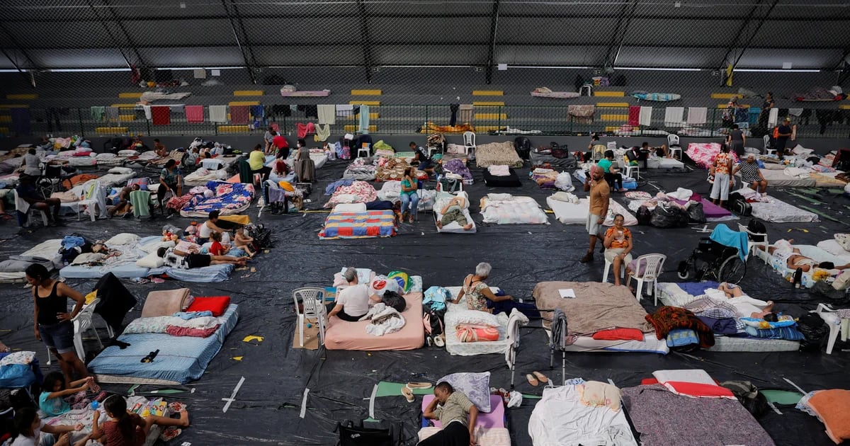 In the midst of the floods in Brazil, they reported rapes and robberies in evacuee shelters