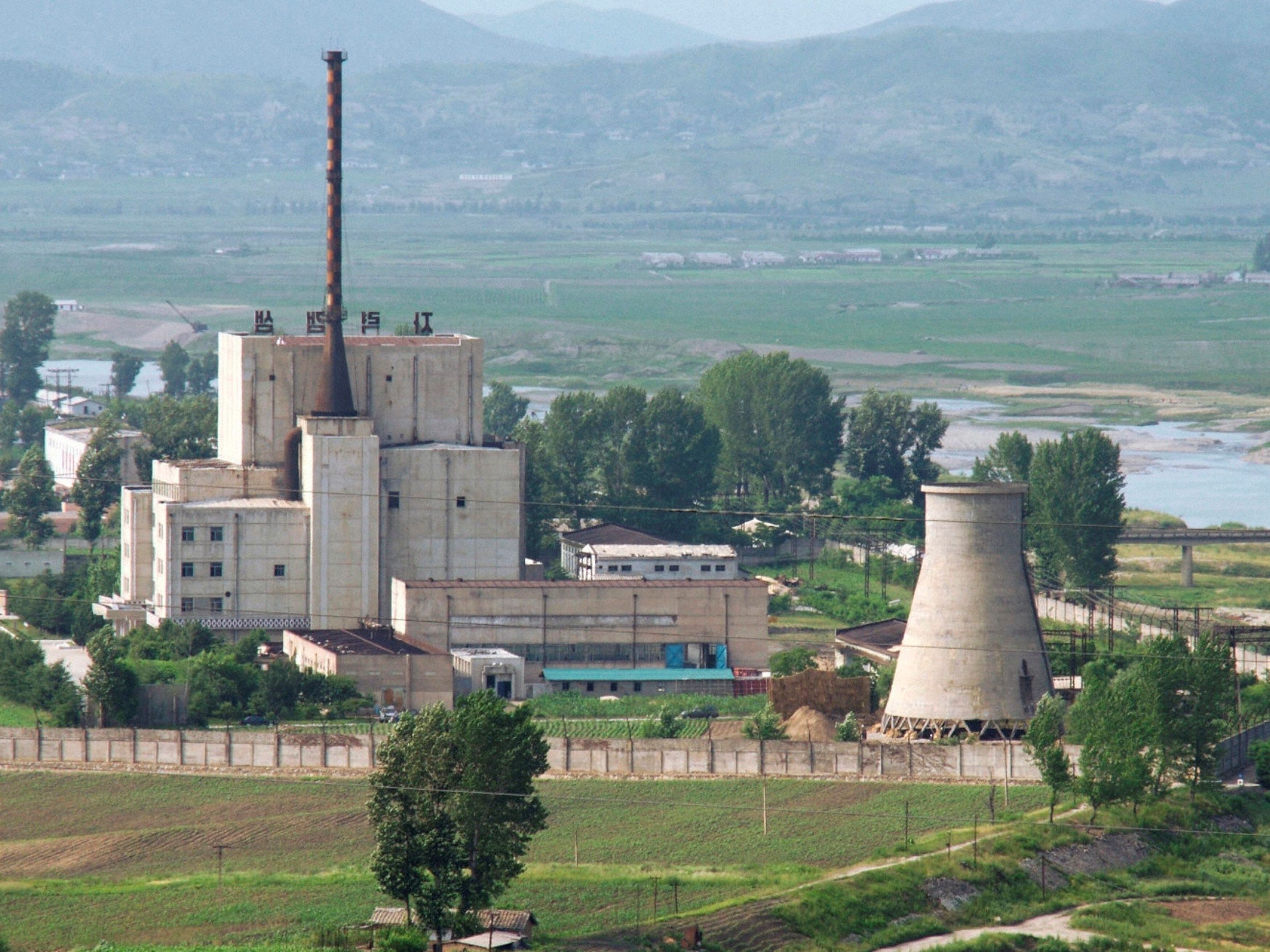 Both countries had detected signs that the 5-megawatt nuclear reactor at the Yongbyon Nuclear Research Center had stopped at the end of September.  (EFE)