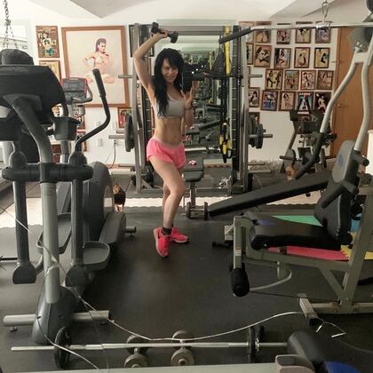Una "egoteca" personal adorna el gimnasio de la ex reina de belleza (Foto: Instagram @MaribelGuardia)