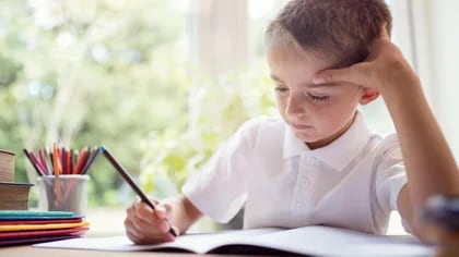 Los expertos sugirieron que la dislexia, que causa dificultad para leer, escribir y deletrear, es una especialización útil y no una “condición neurocognitiva” (Getty)