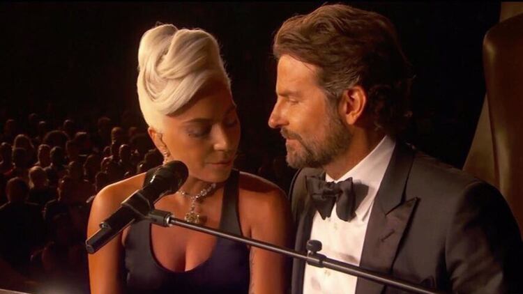 Las miradas de Bradley Cooper y Lady Gaga que despertaron suspiros en los Oscar