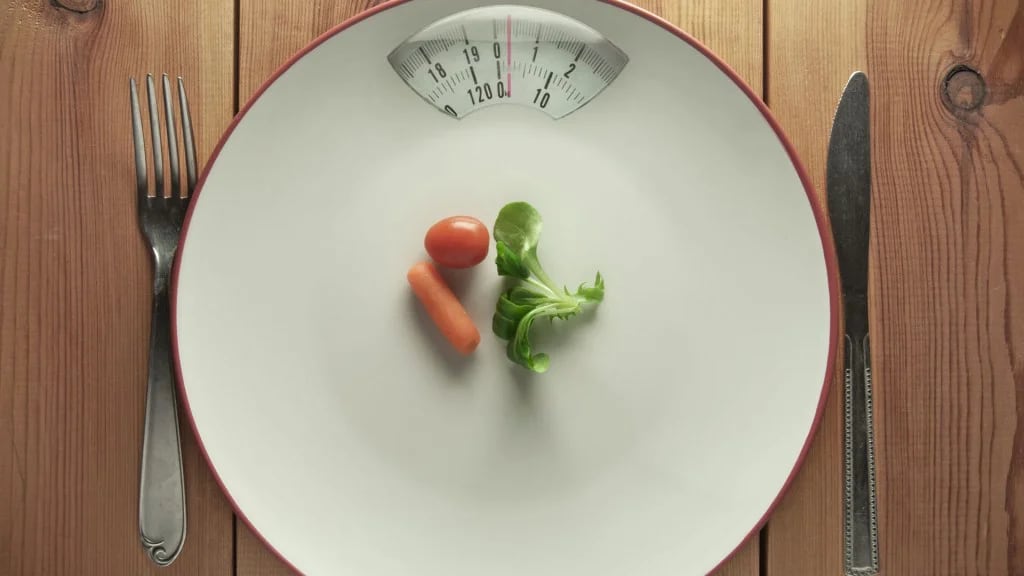 Cuando la alimentación no es balanceada, el cuerpo puede manifestarse de diferentes formas (Shutterstock)