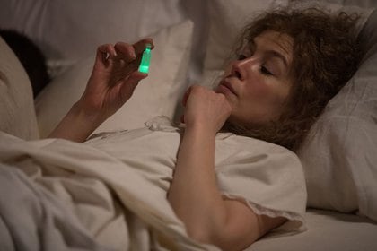 Rosamund Pike en el rol de Marie, en "Madame Curie" (Netflix)