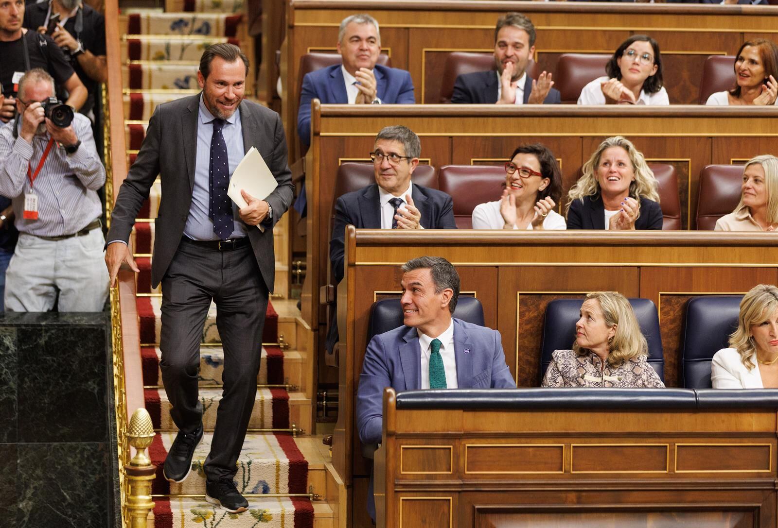 El diputado electo y secretario general del PSOE de Valladolid, Óscar Puente, durante la primera sesión del debate de investidura del líder del PP (Eduardo Parra - Europa Press)
