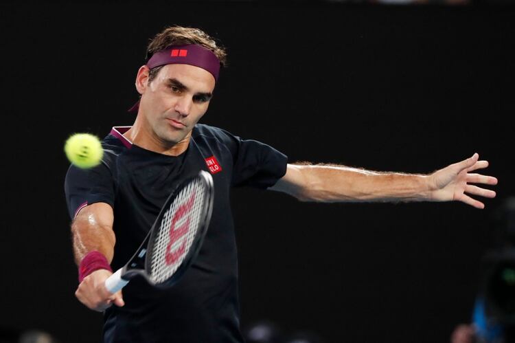 Roger Federer se recupera de una cirugía en la rodilla derecha por una lesión de meniscos (REUTERS)