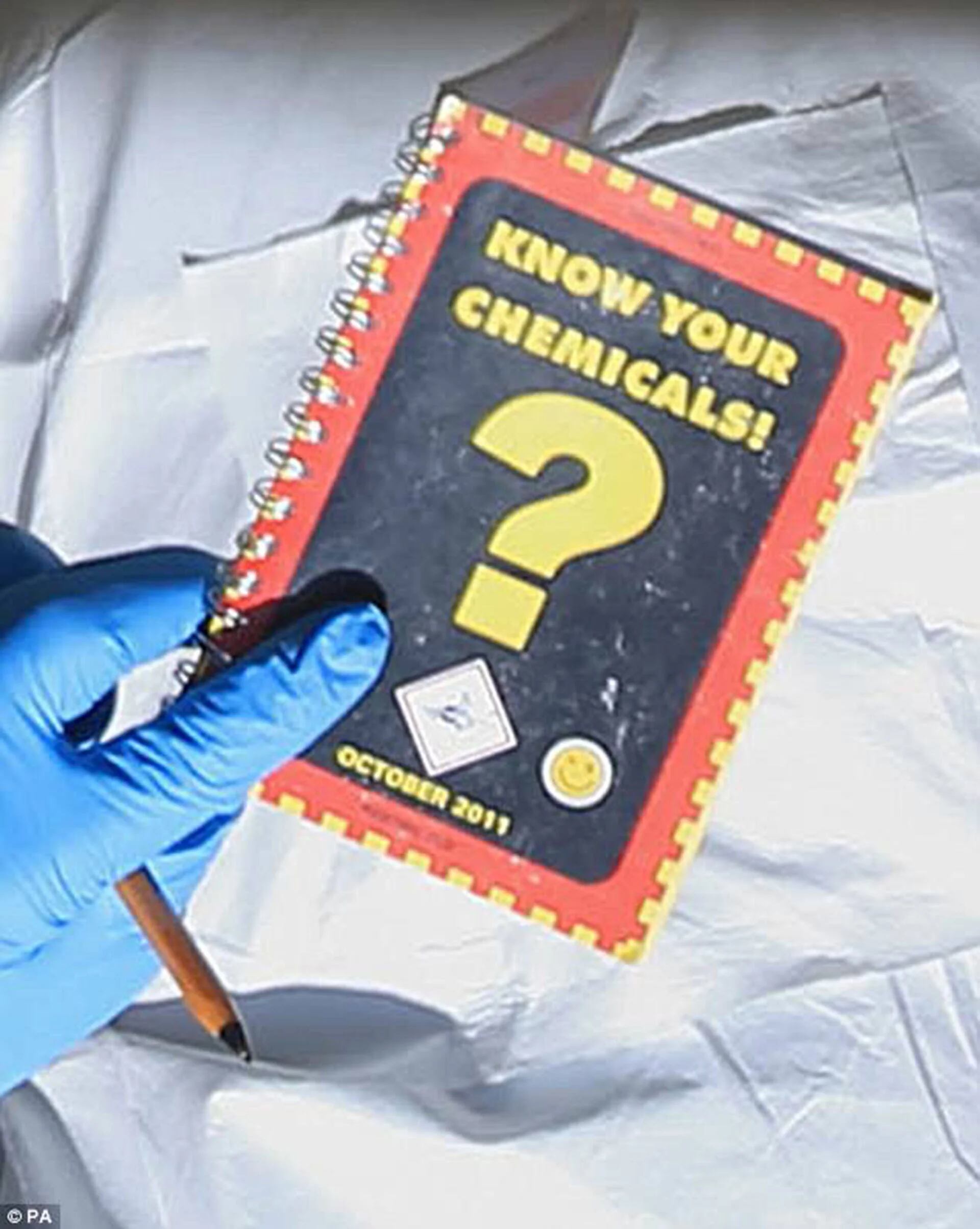 Las autoridades encontrar un pequeño folleto de cómo preparar explosivos