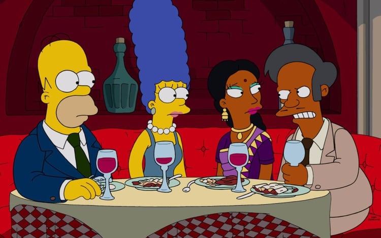 Apu y Manjula junto a Homero y Marge