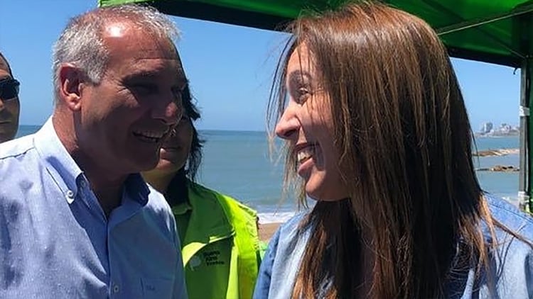 Gustavo Blanco con la gobernadora María Eugenia Vidal. La mandataria mantiene una relación tirante y crítica con el intendente Carlos Arroyo