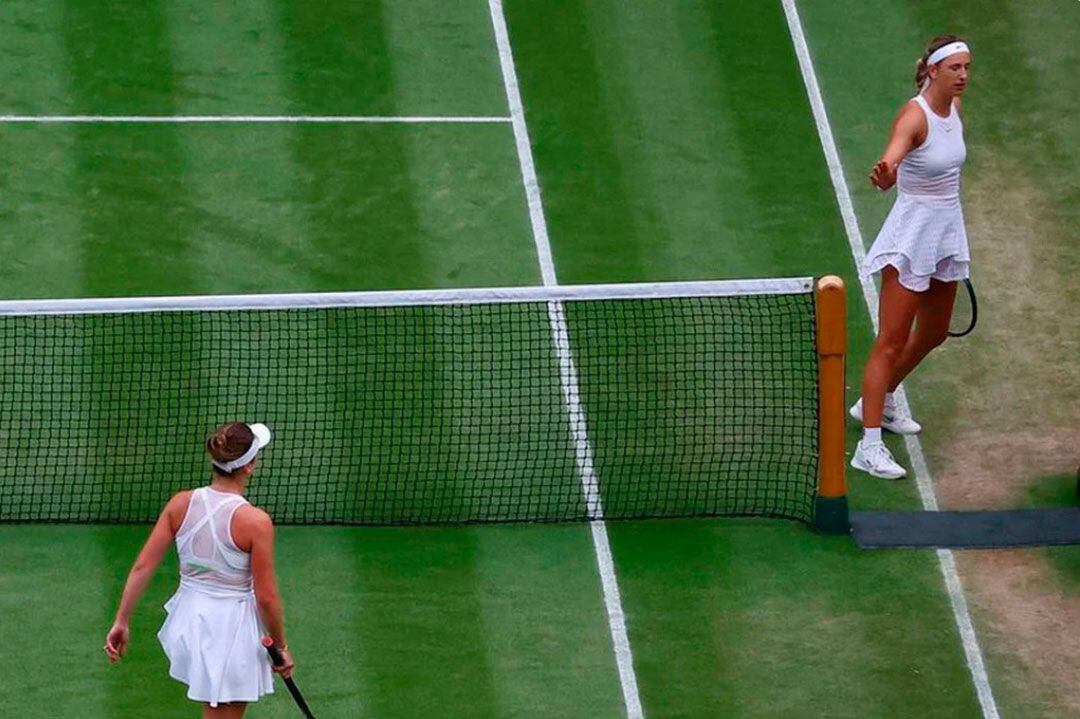 Belorussian Azarenka didn't shake hands with Ukraine's Svitolina after their match at Wimbledon
