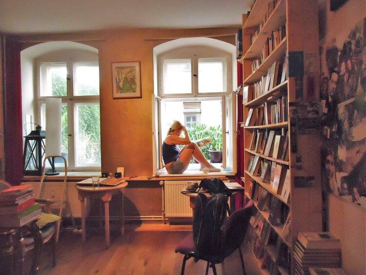  La Escalera, la única de las tres especializada en libros de viejo, se asentó en 2014 en el barrio de Prenzlauer Berg