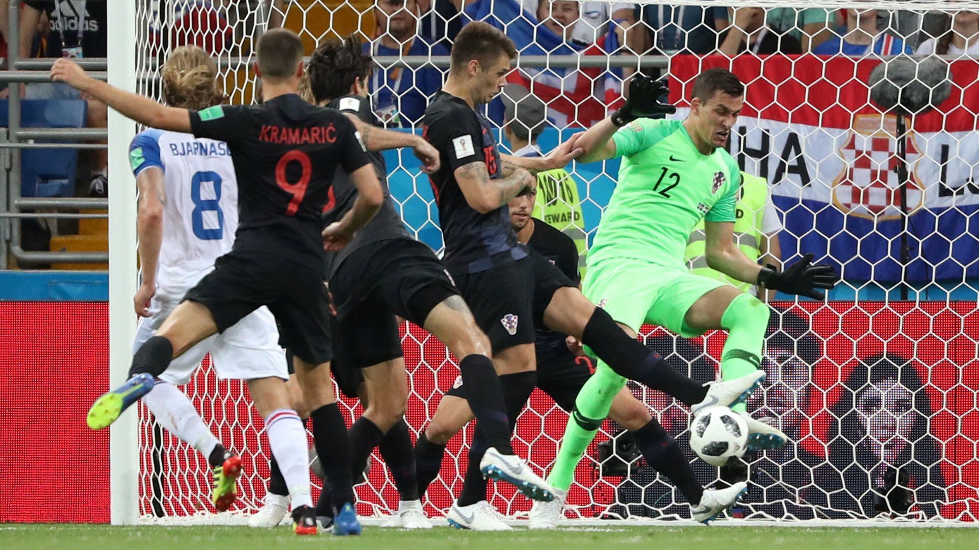 Lovre Kalinic en acción durante el Mundial de Rusia 2018, donde Croacia fue finalista (REUTERS/Marko Djurica)