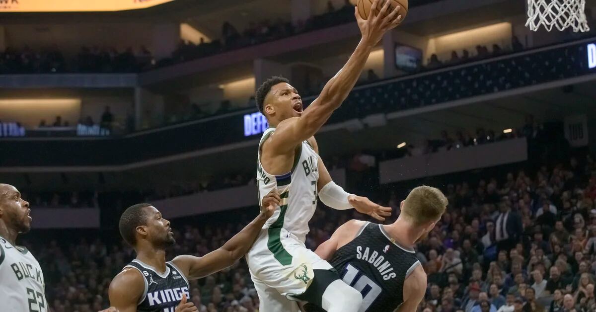 Giannis explodes with 46 points in win over Kings