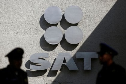 El SAT detalló que durante 2020 denunció a mil 018 contribuyentes y a 90 servidores públicos por evasión fiscal. (Foto: REUTERS / Daniel Becerril)