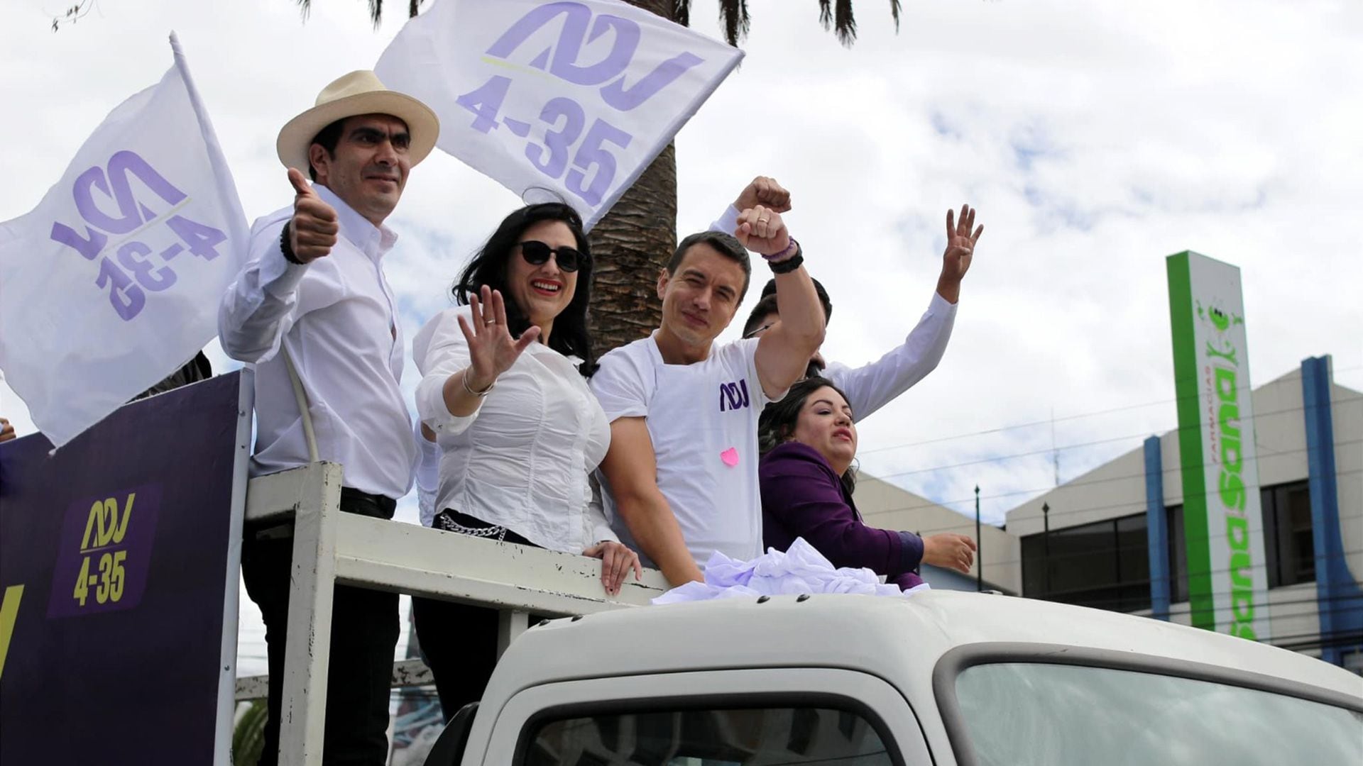 Daniel Noboa estaba en su cierre de campaña cuando una balacera interrumpió la actividad política. (Facebook_/Daniel Noboa/ Archivo)