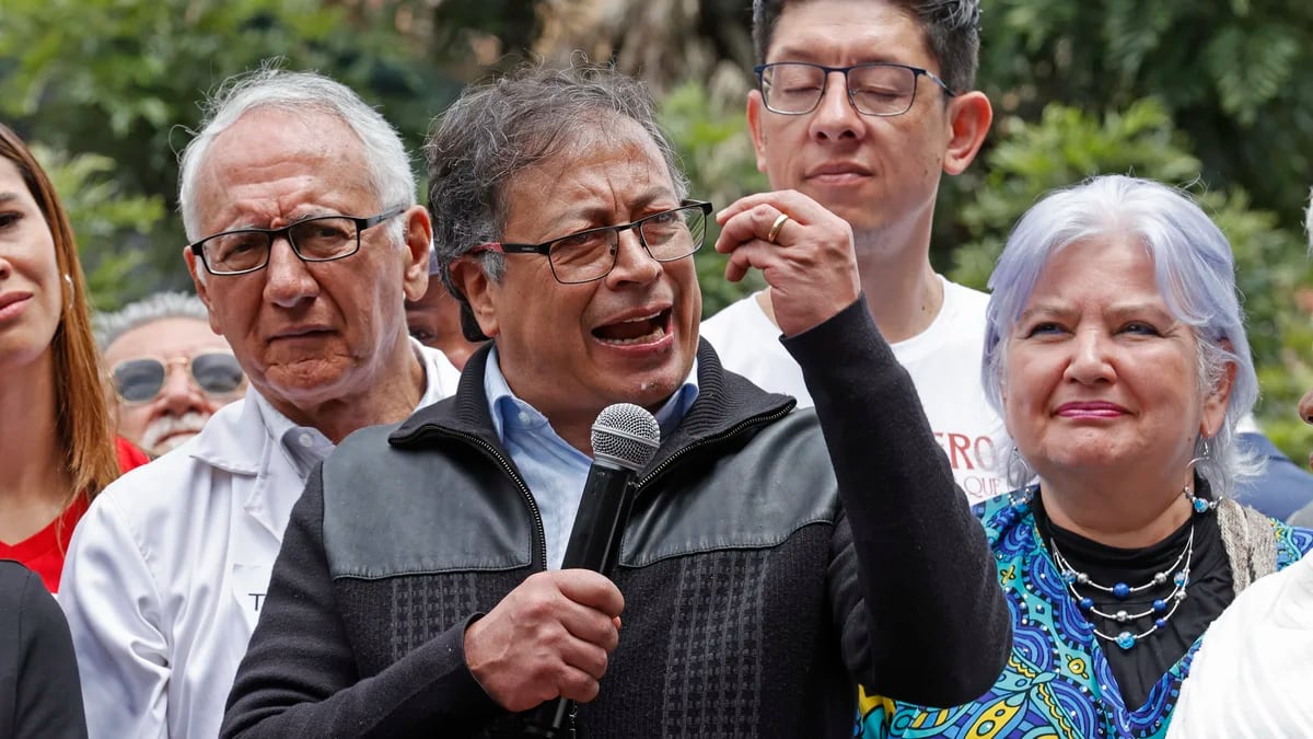 Gustavo Petro respondió a posible imputación del CNE por violación de topes en su campaña: “Ha comenzado el golpe blando”