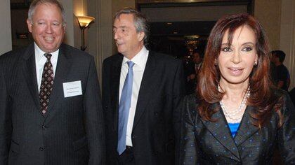 Thomas Shannon, Néstor Kirchner y Cristina Kirchner, en una recepción diplomática organizada en Buenos Aires