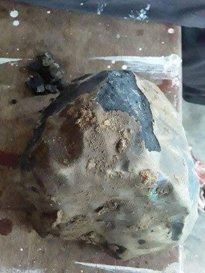 Una de las fotos que compartió Josua Hutagalung cuando cayó el meteorito en su casa.