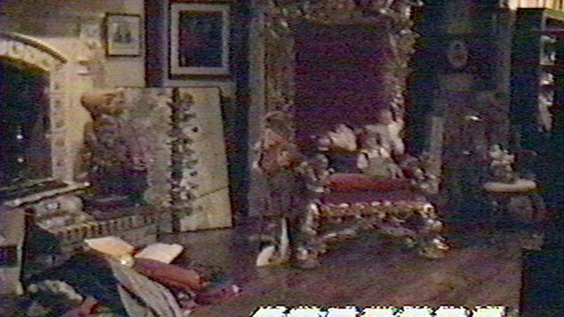 Una de las salas principales de Neverland Ranch. Allí puede verse el trono que usaba el dueño de casa rodeado de pequeños
