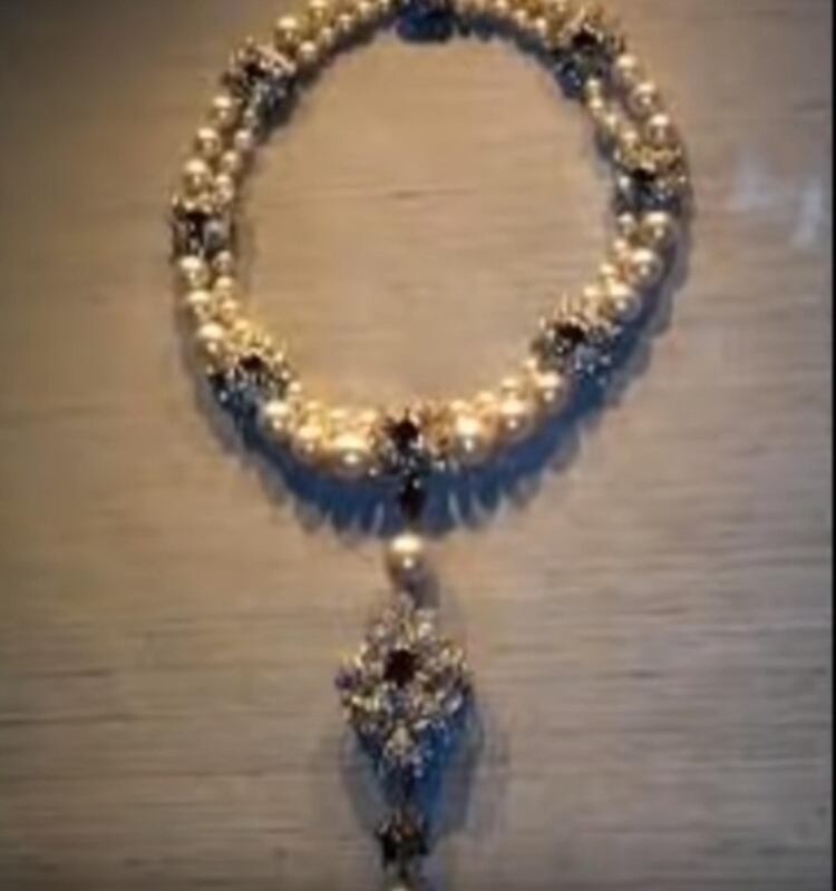 El collar de perlas que Germana de Foix legó a su hija no reconocida