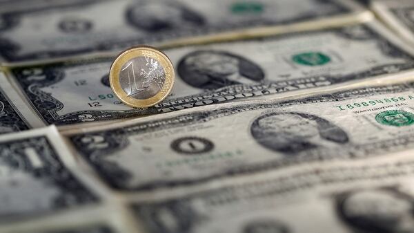 El dólar subió frente al euro y la libra pero cayó ante el yen (Reuters)