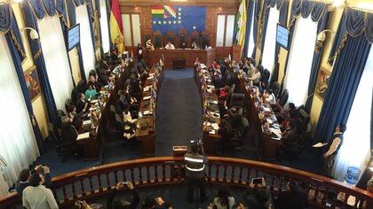 17/01/2020 El Senado de Bolivia aprueba la ley para ampliar el mandato de la autoproclamada presidenta interina, Jeanine Áñez, hasta las elecciones del 3 de mayo.
POLITICA ESPAÑA EUROPA MADRID INTERNACIONAL
TWITTER SENADO BOLIVIA 