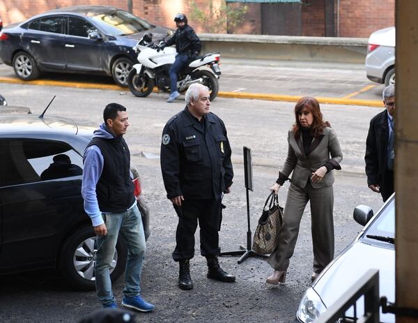 Cristina Kirchner al llegar a Comodoro Py (Maximiliano Luna)