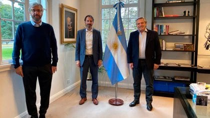 Alberto Fernández recibió en Olivos al gerente general de Pfizer, Nicolás Vaquer, y al director científico de la Fundación INFANT, Fernando Polack.