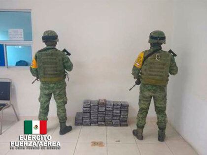 La Sedena incautó cocaína con valor de 16 millones de pesos (Foto: Twitter@SEDENAmx)