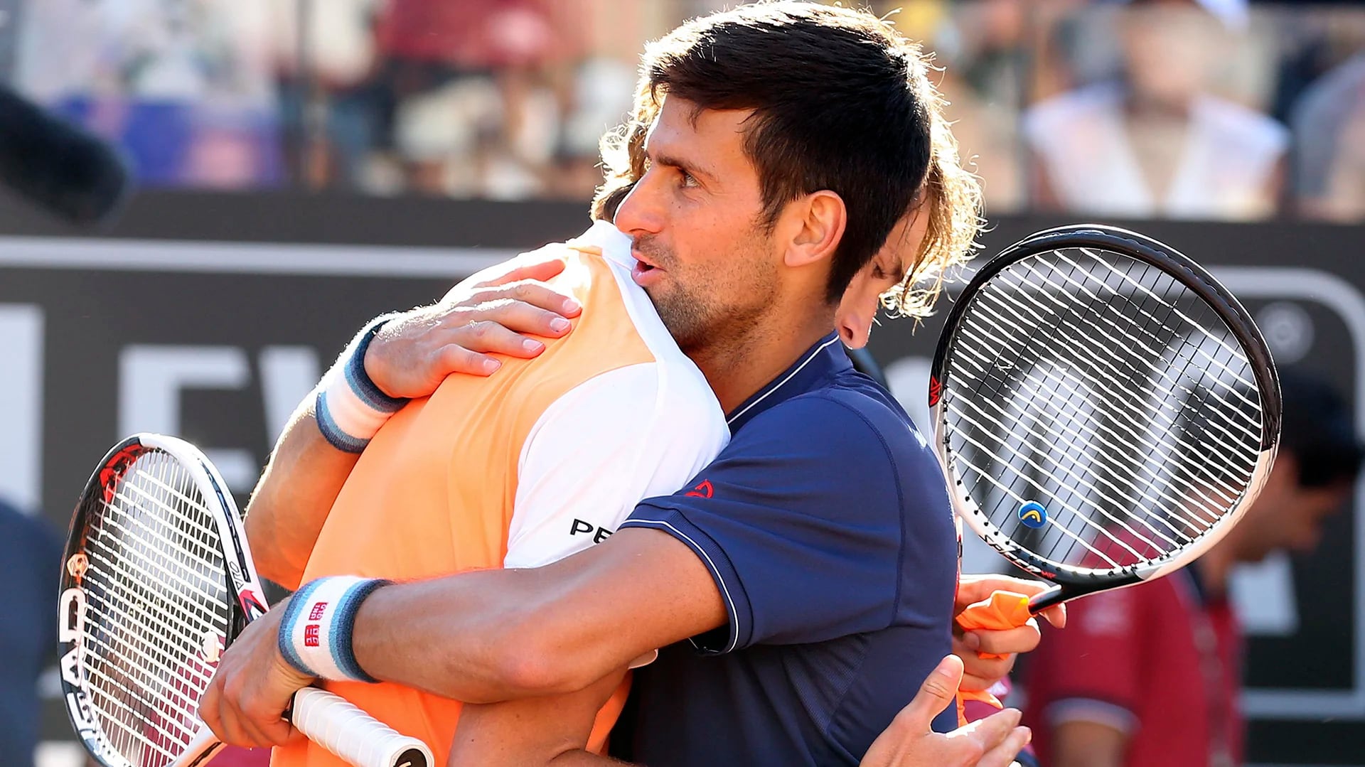 Novak Djokovic abrazó al alemán tras caer derrotado en la final de Roma