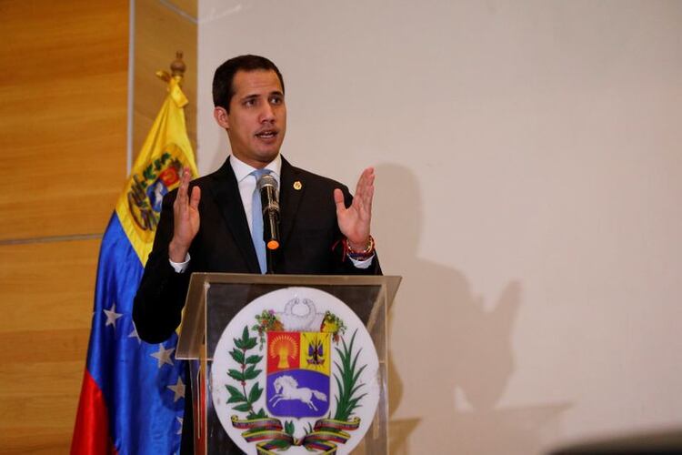 El líder de la oposición venezolana Juan Guaidó, reconocido por muchas naciones como gobernante interino legítimo