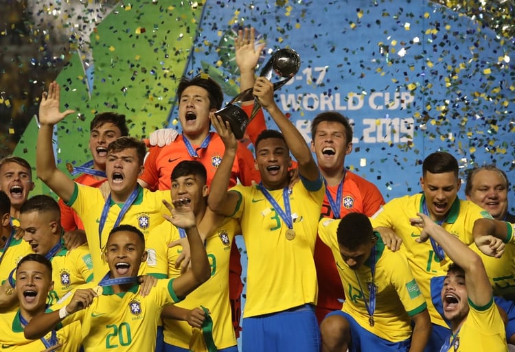 La verdeamarela se cornó campeón en casa del Mundial sub 17 (Foto: REUTERS/Sergio Moraes)