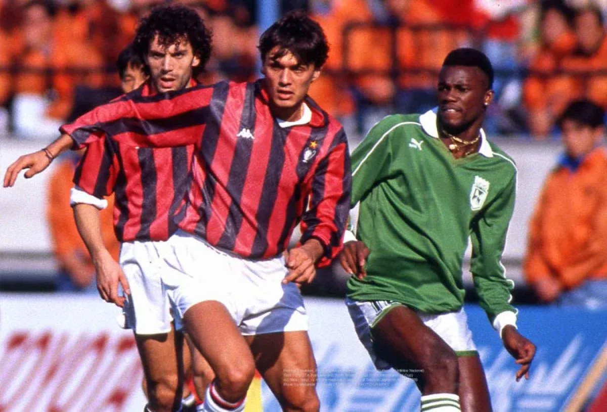 En la foto, en primer plano, Paolo Maldini y Albeiro Usuriaga, en 1989. (Archivo)
