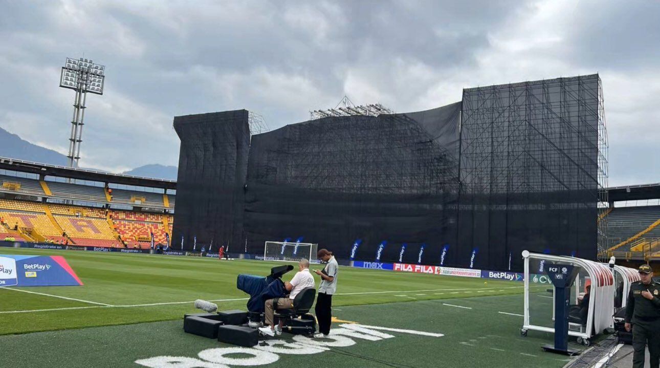 Así se ve el estadio El Campín con el escenario del concierto de Karol G en montaje - crédito @JuanjoseMant/X