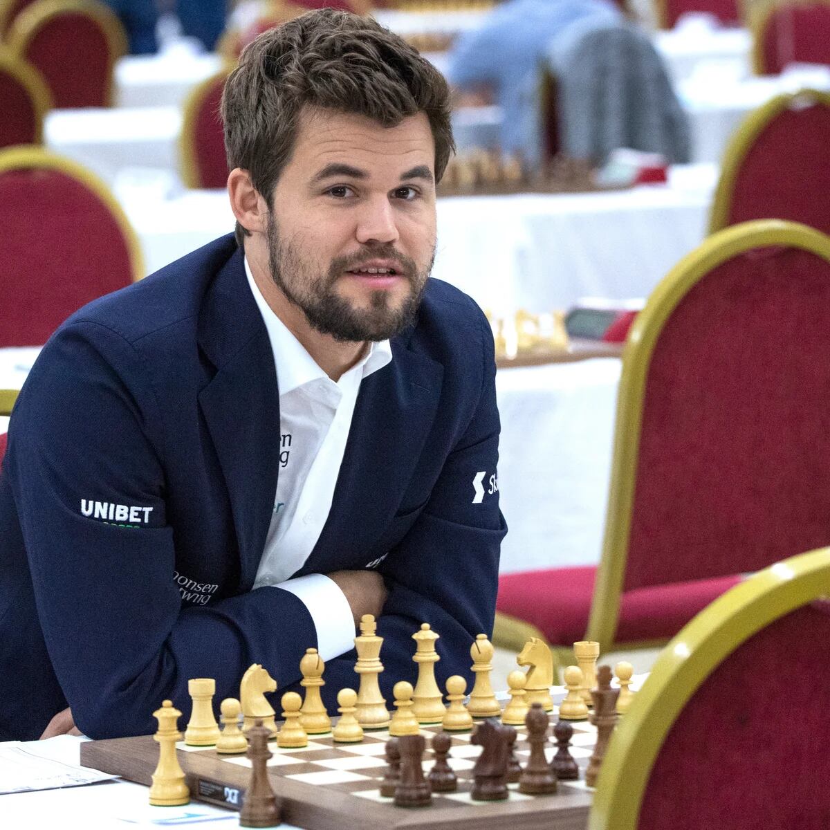 Carlsen e Nepomniachtchi retomam partida por coroa mundial de xadrez -  Prensa Latina