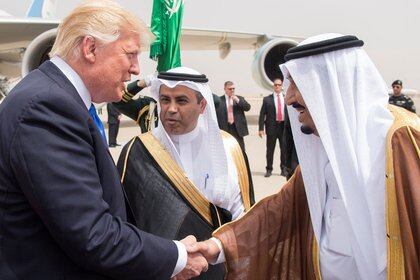 El rey de Arabia Saudita, Salman bin Abdulaziz Al Saud, y Donald Trump acordaron