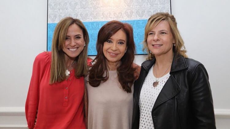 Victoria Tolosa Paz, Cristina  Kirchner y Florencia Saintout