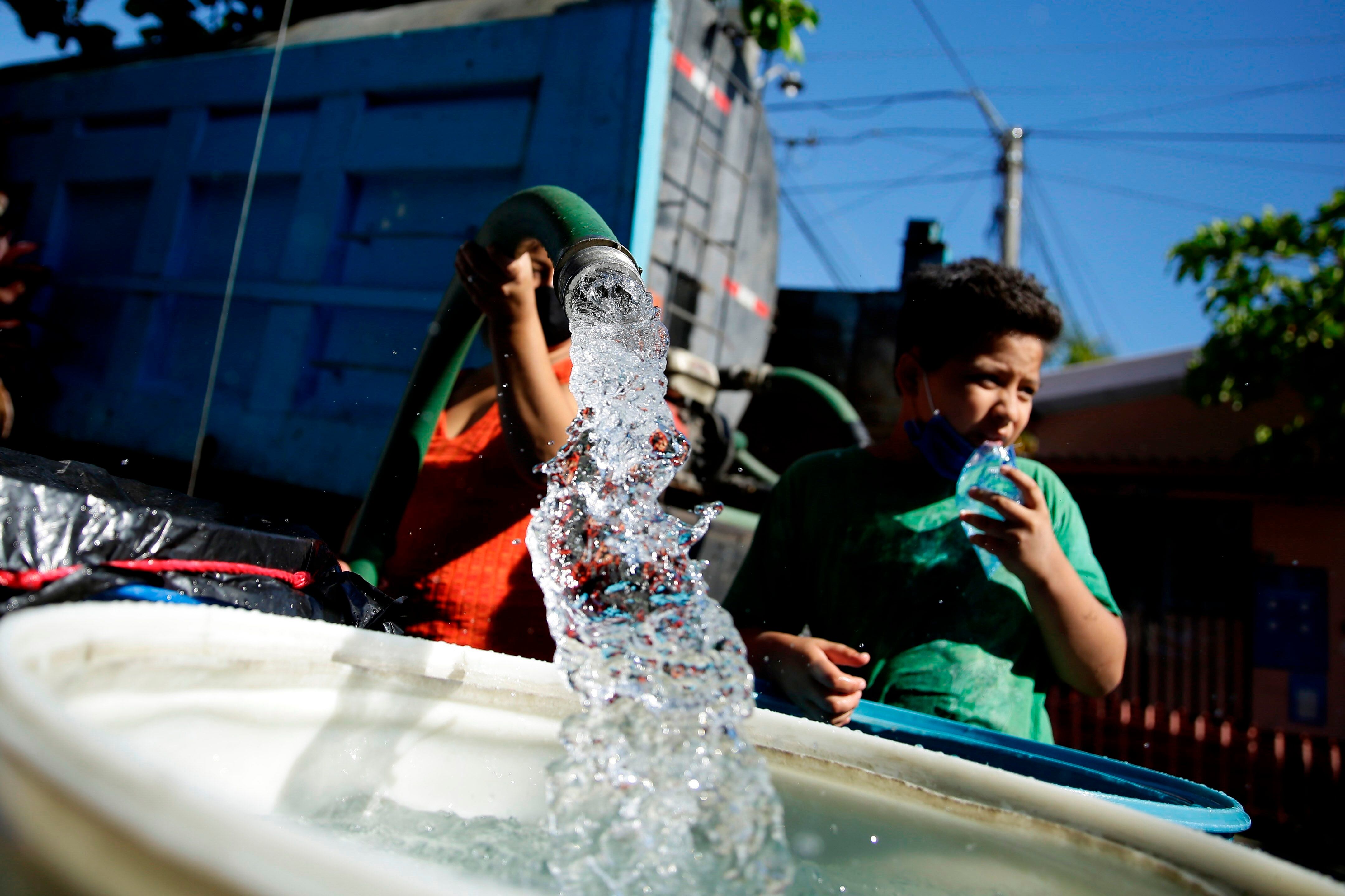 Las comunidades se preocupan por el desabastecimiento de agua - crédito Rodrigo Sura / EFE